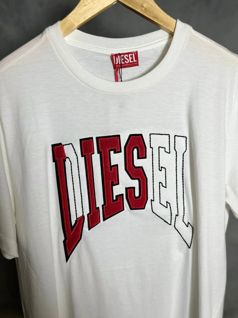 CAMISETA DIESEL ESTAMPA BORDADA E VELUDO