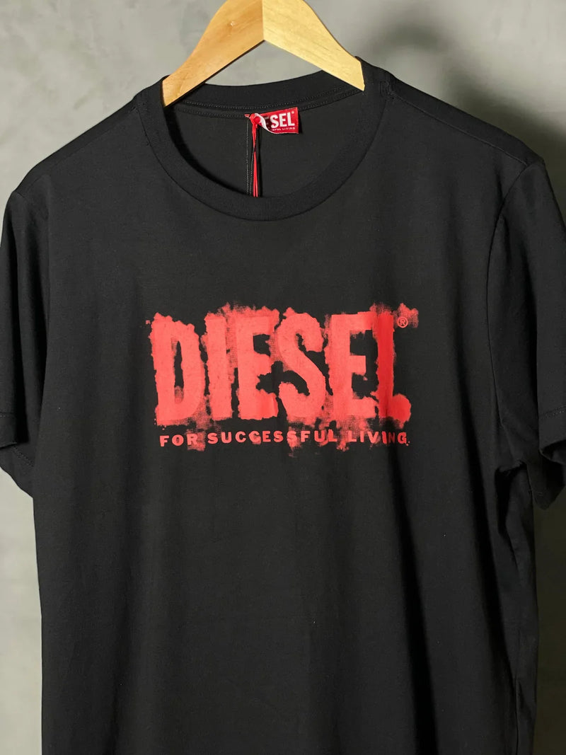 CAMISETA DIESEL ESTEMPA MANCHADA NA FRONTAL