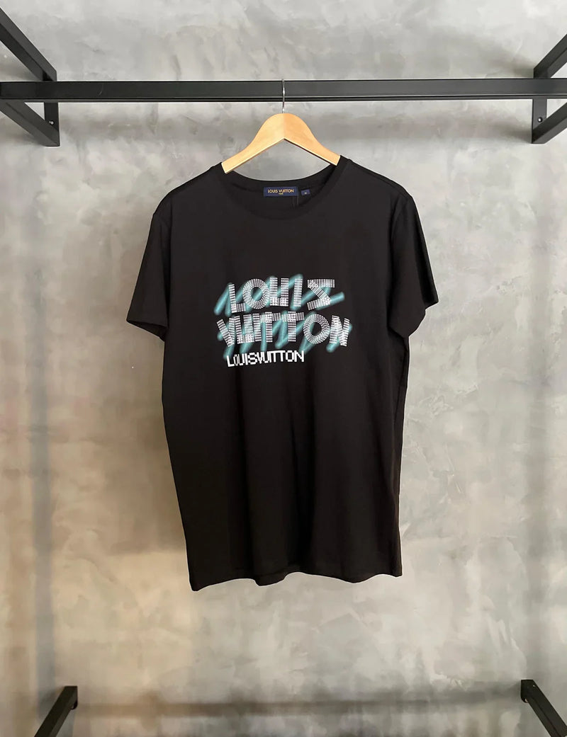 CAMISETA LOUIS VUITTON ESCRITA NOVA 2024