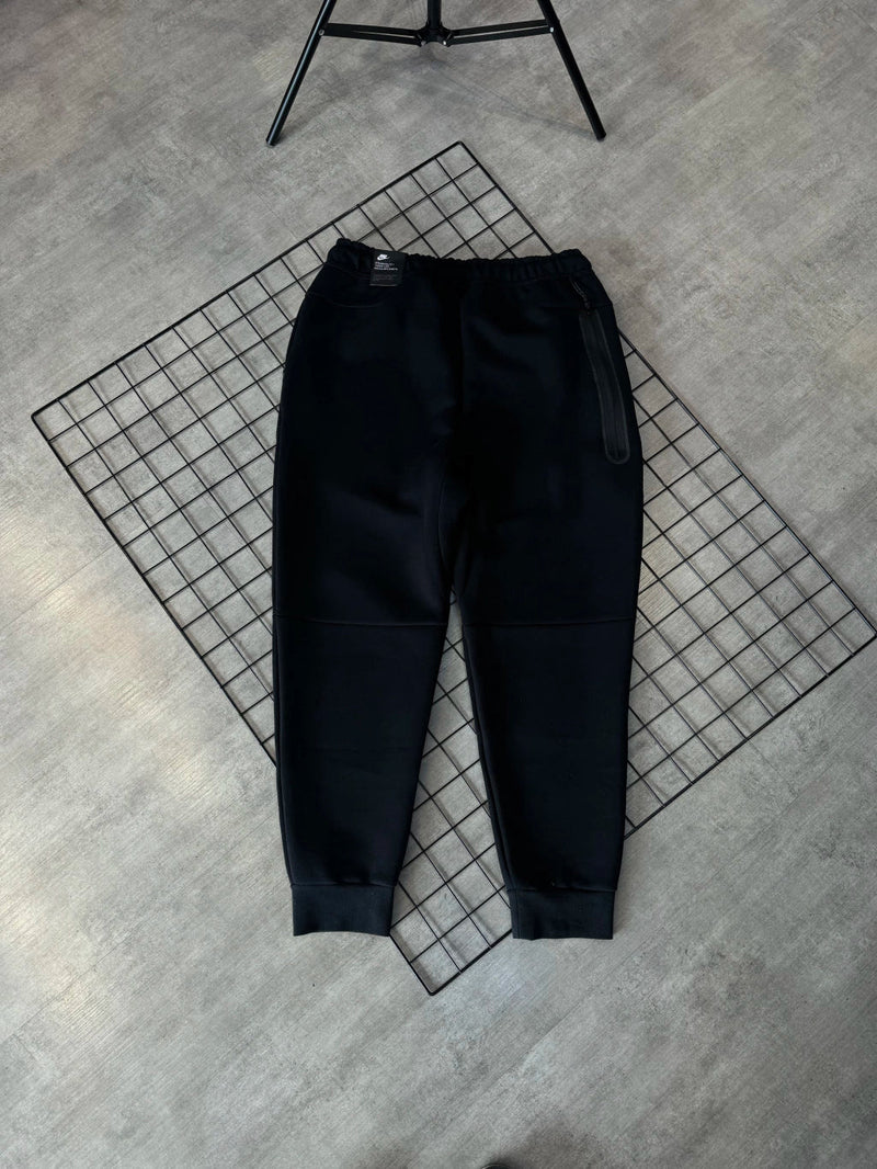 CALÇA NIKE TECH FLEECE