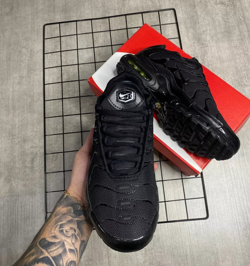 TENIS AIR MAX TN PLUS BLACK